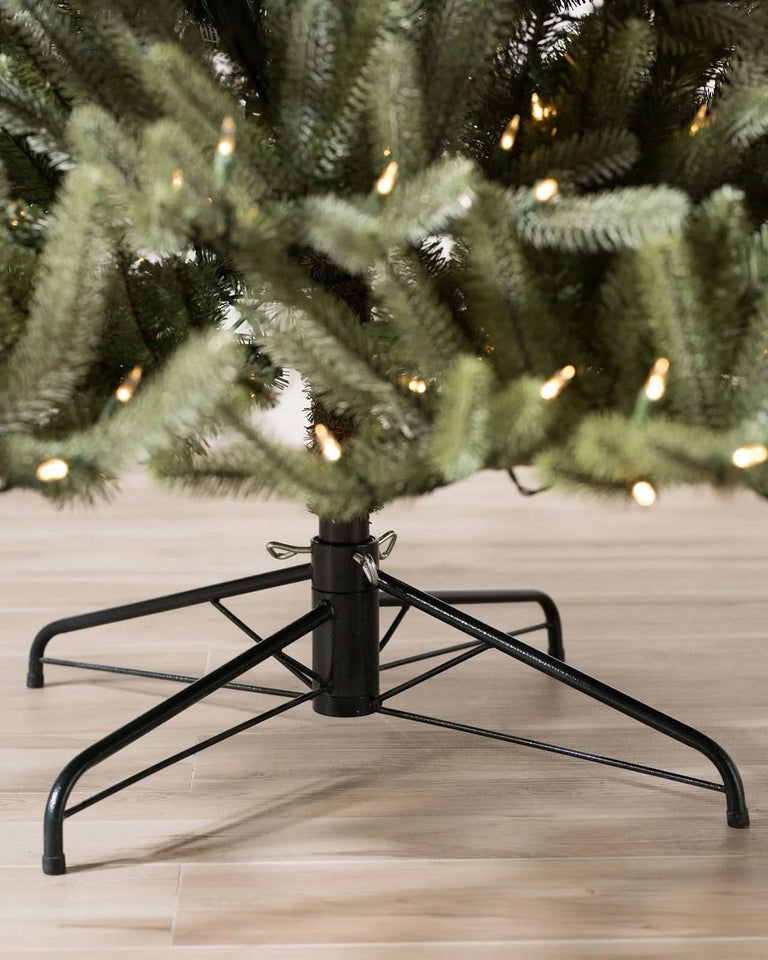 Árvore de Natal Sanibel Spruce com Galhos Articulados, Suporte Metálico e Micro LEDs Embutidos