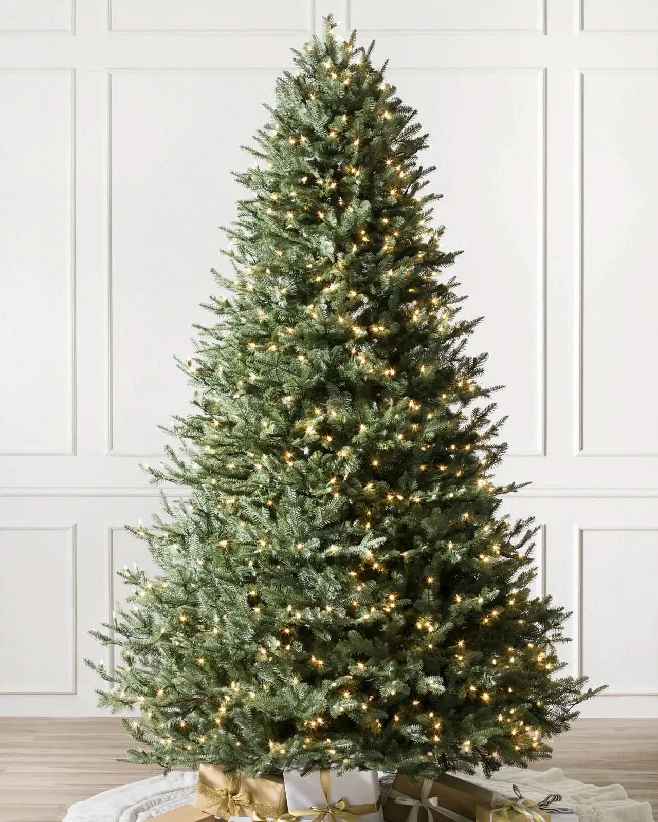 Árvore de Natal White Spruce Verde com Galhos Articulados, Suporte Metálico e Micro LEDs Embutidos (ultimas unidades)