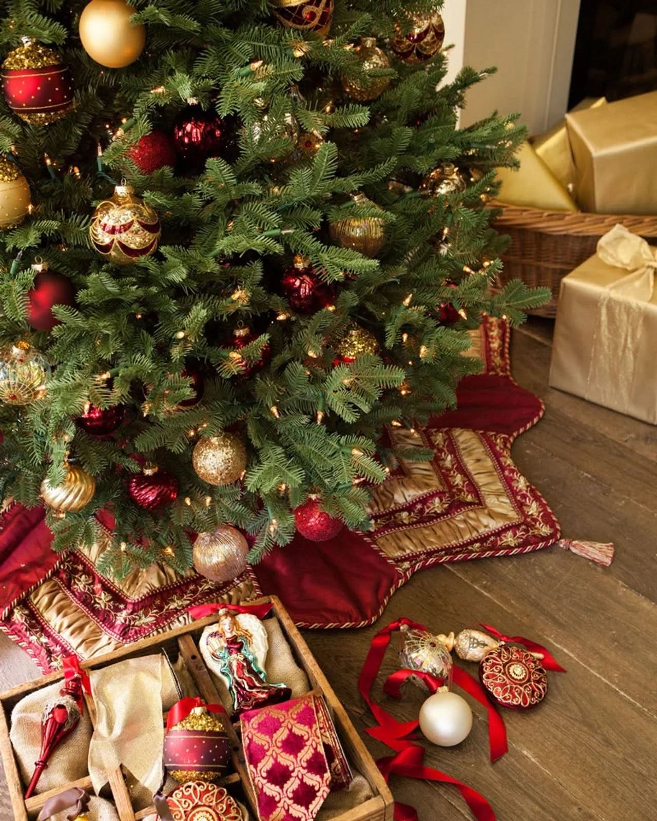 Árvore de Natal White Spruce Verde com Galhos Articulados, Suporte Metálico e Micro LEDs Embutidos (ultimas unidades)